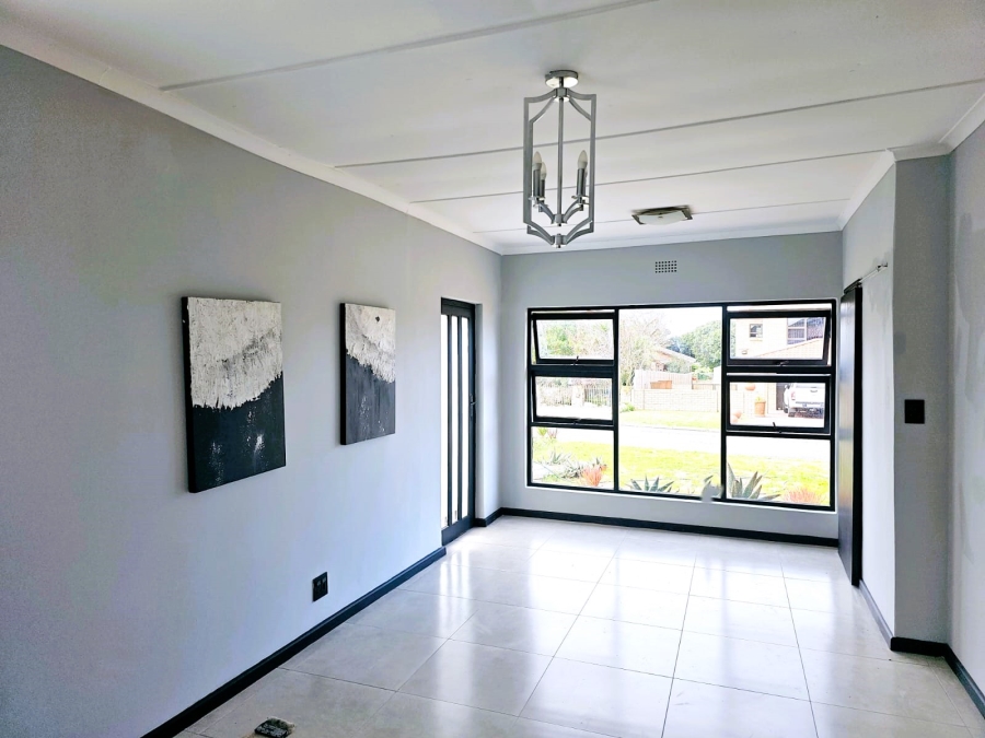 5 Bedroom Property for Sale in Stilbaai Wes Western Cape